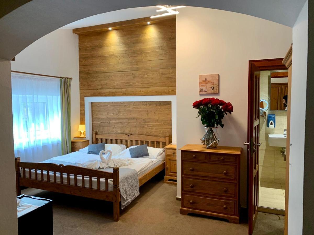 Hotel Lesana 3*